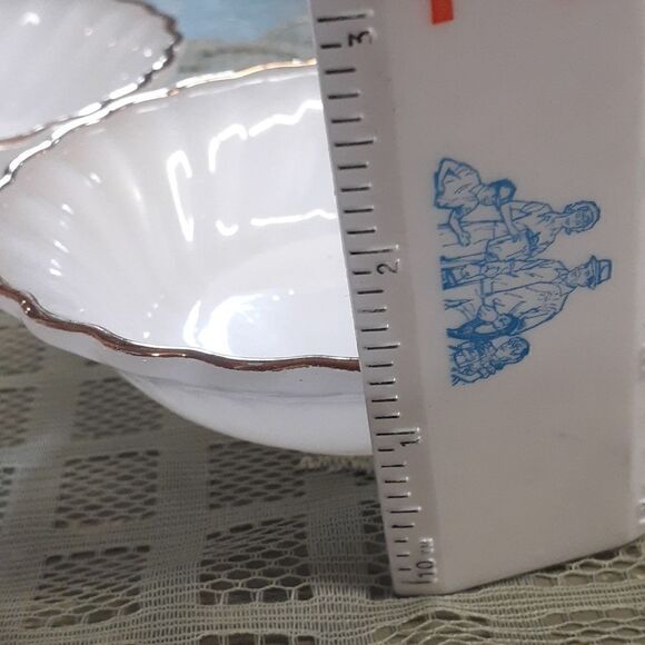 4-pc.Fire King Suburbia Anchor Hocking 4 3/4" milk glass berry bowls - Picture 9 of 9